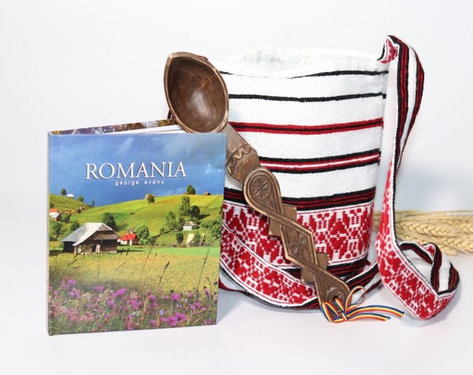 1665133351-35-1613756648-26-SET TRAISTA SI ALBUM.jpg